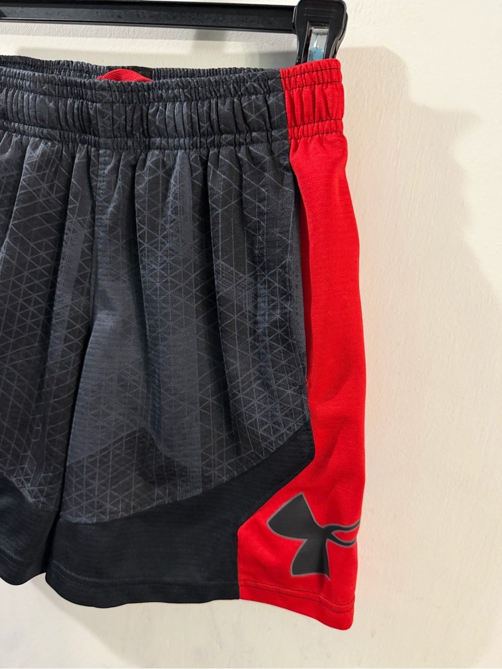 Under Armour Youth XS Athletic Shorts - Picture 2 of 5